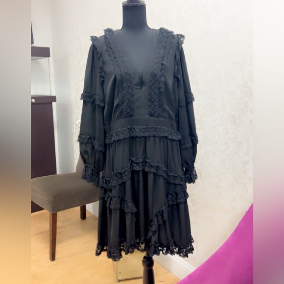 L'ATISTE Lace Dress - Picture 4 of 9